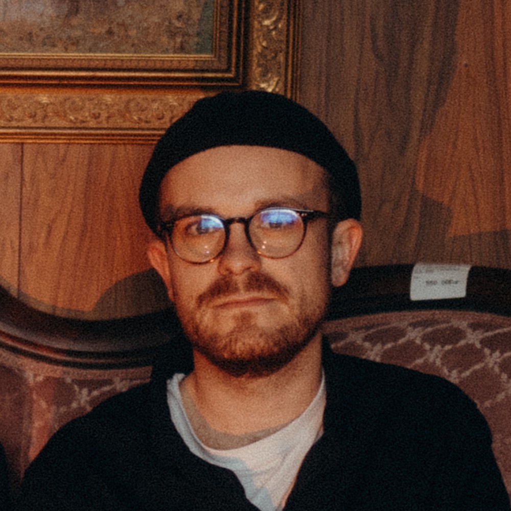 Aaron - Bass
